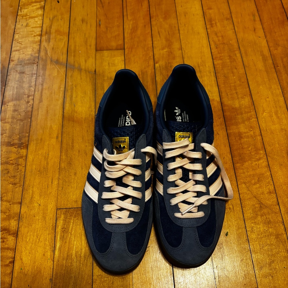 Adidas Blue Cream Sneakers Low-Profile Design